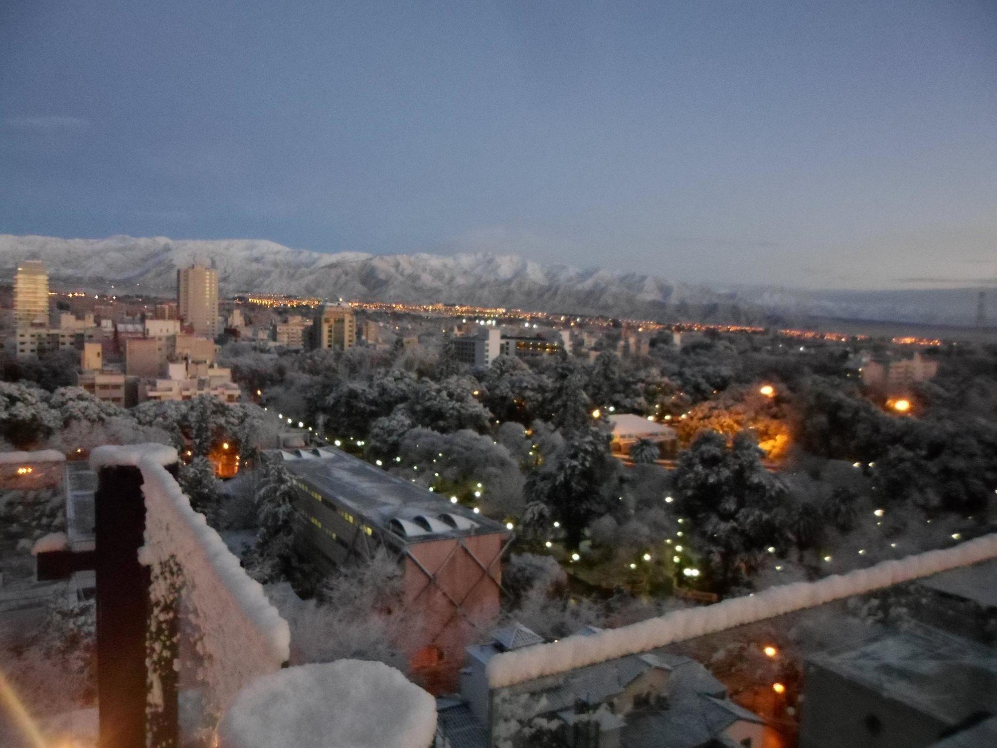 Premium Tower Suites Мендоса Екстер'єр фото
