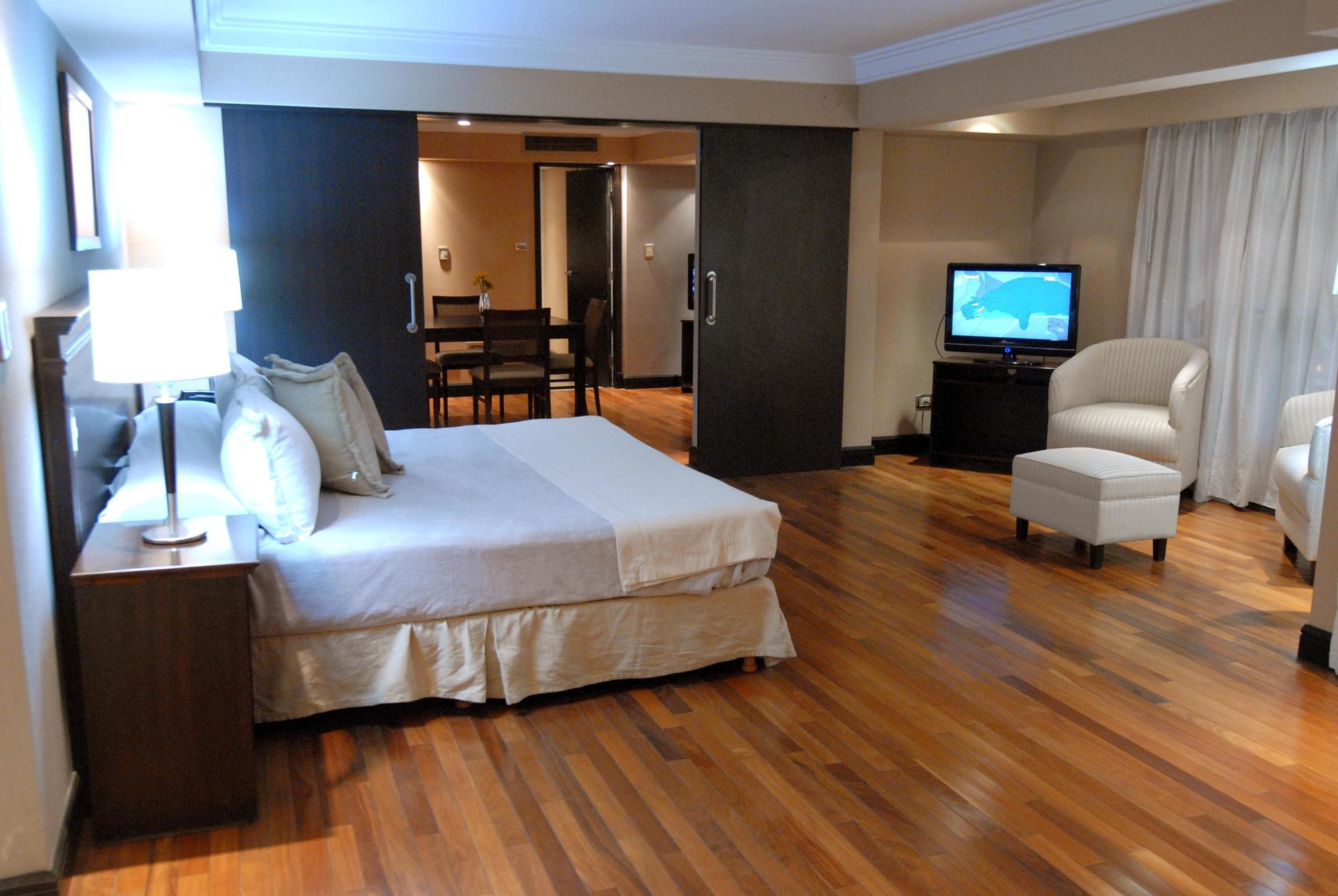 Premium Tower Suites Мендоса Екстер'єр фото